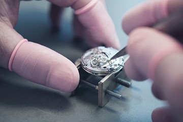 青岛欧米茄手表官方售后擦油