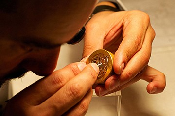 青岛欧米茄手表有雾气维修