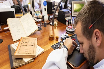 青岛欧米茄摆轮磨损了