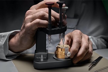 青岛欧米茄表有雾气维修