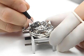 青岛欧米茄手表有水气维修